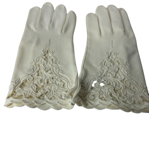 VTG Marshall Field & Company Off‑White Ivory Embroidered Gloves Women’s - Picture 3 of 9